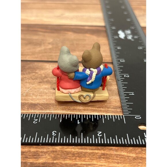 1999 HALLMARK KEEPSAKE ORNAMENT QX6689 OUR CHRISTMAS TOGETHER MOUSE LOVE - Picture 6 of 8